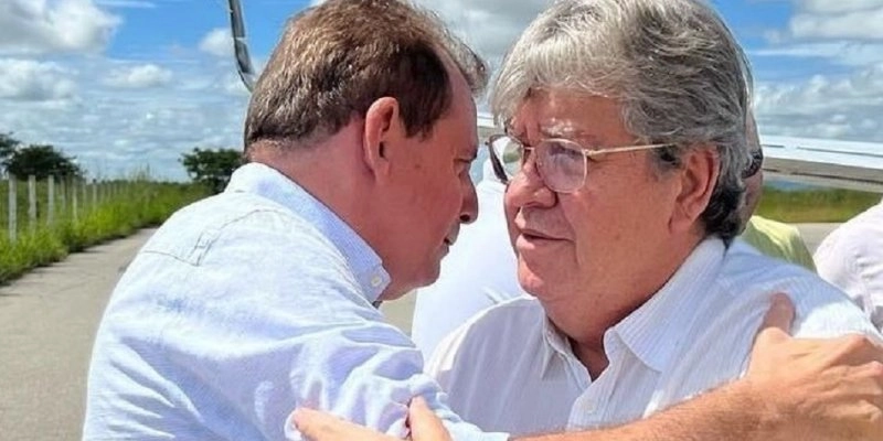 João Azevêdo fecha chapa para o Senado e coloca Chico Mendes na primeira suplência