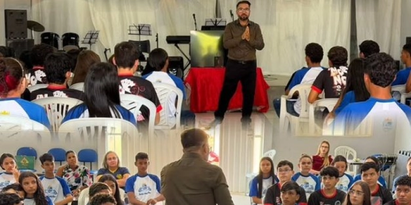 Estudantes de Aparecida participam de ação educativa sobre prevenção da violência e escolhas para o futuro