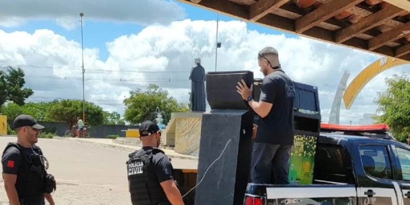 Operação fecha banca de jogos ilegais e prende sete por tráfico na Paraíba