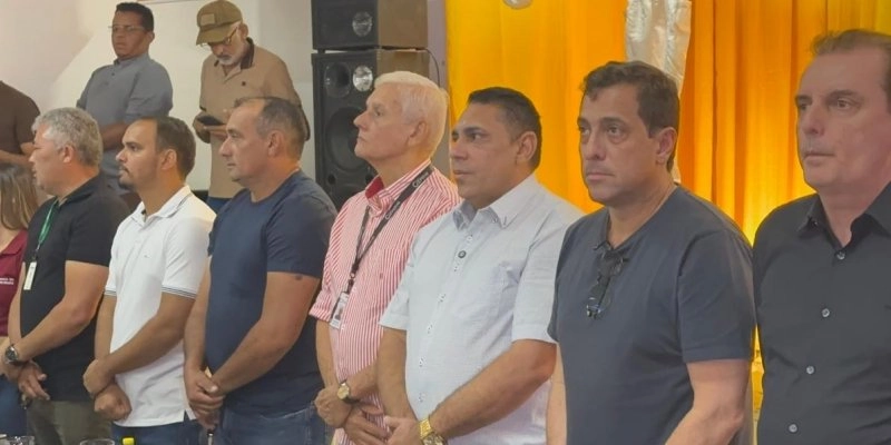 Aparecida reúne lideranças políticas e 28 associações para discutir futuro da produção de mel no Sertão