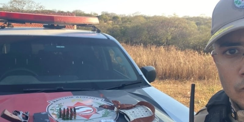 Homem é conduzido à delegacia por posse ilegal de arma de fogo