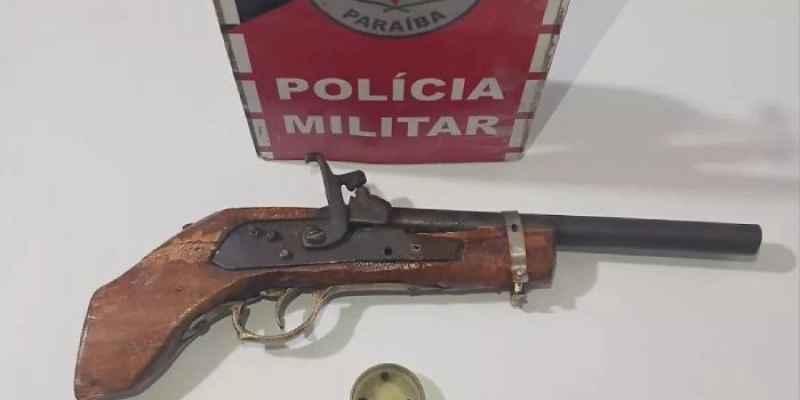 Menor é apreendido com arma de fogo artesanal durante abordagem da PM em Teixeira
