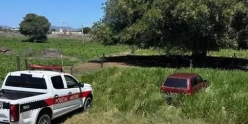 Após perseguição e fuga em matagal, PM recupera carro roubado em Patos