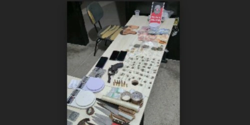 Operação integrada da PM apreende arma, drogas e dinheiro no bairro Esperança, em Cajazeiras