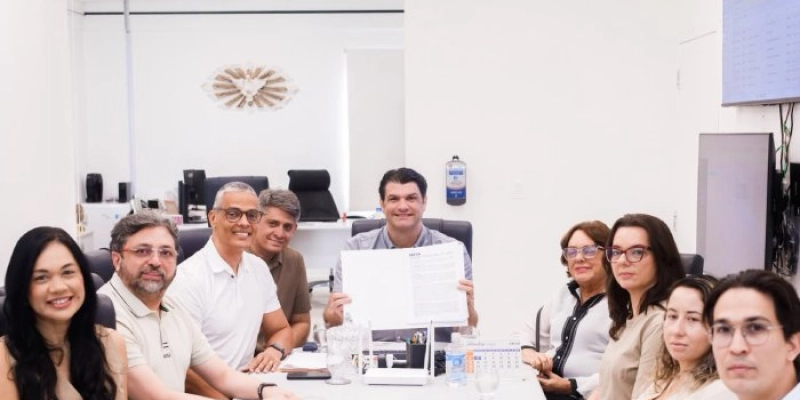 Leo Bezerra assina contrato para construção de 400 novas unidades habitacionais em João Pessoa