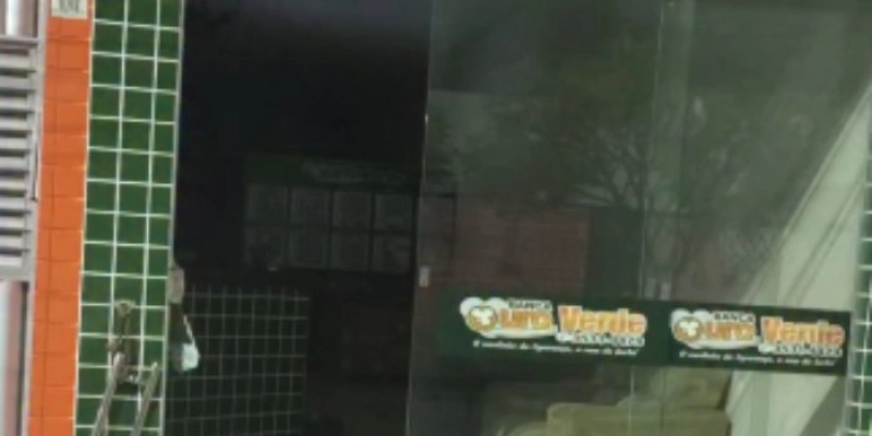 Banca de jogos tem vidraça quebrada em novo arrombamento no Centro de Cajazeiras