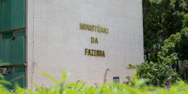 Governo prevê salário mínimo de R$ 1.741 em 2027 com aumento acima da inflação