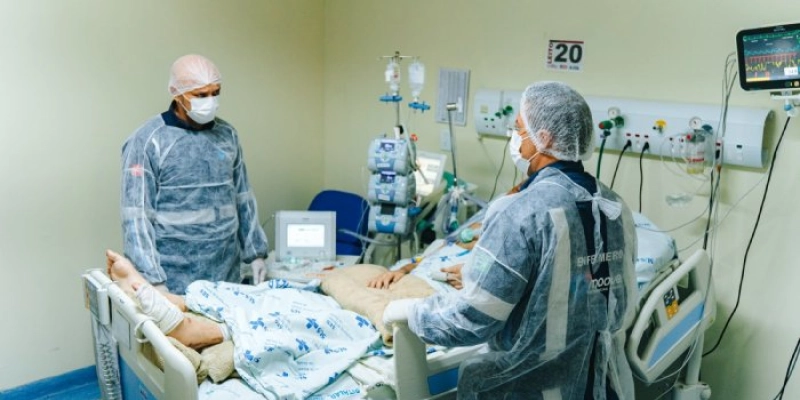 Após 140 dias de luta pela vida, paciente deixa Hospital Metropolitano sob aplausos e volta para casa com assistência domiciliar pelo SUS