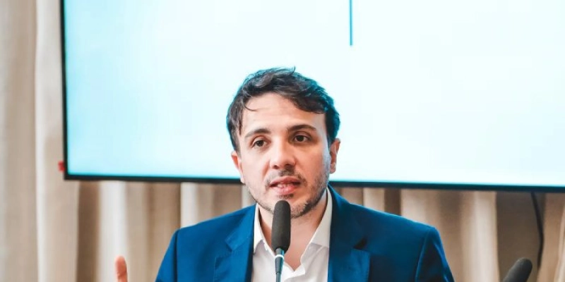 Dias Toffoli suspende campanha de Renan Santos por omissão de redes sociais ao TSE