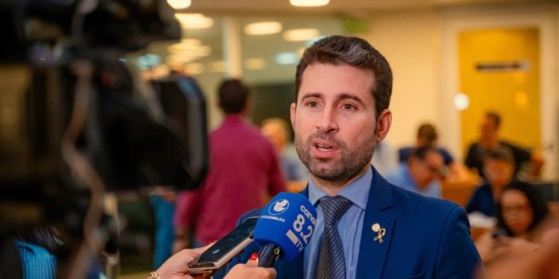 Aprovado PL de Michel Henrique que cria, em hospitais e delegacias, salas de acolhimento para mulheres e crianças vítimas de violência
