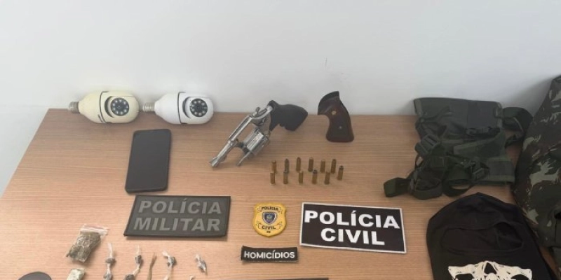 Operação cumpre mandados por homicídio e apreende sistema clandestino de vigilância