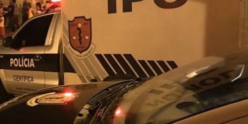 Homem é executado com 15 tiros em frente a conveniência, em João Pessoa