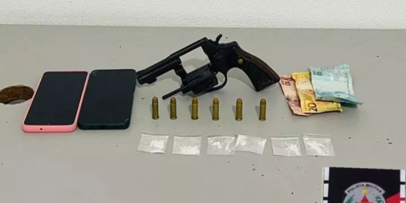 Ação da Rotam prende jovem armando e com drogas no bairro Santa Clara, em Patos
