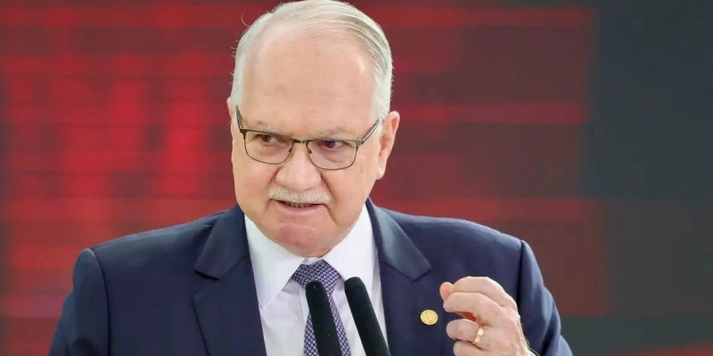 Fachin suspende decisões de Dino e Mendonça e leva disputa sobre PF ao plenário do STF