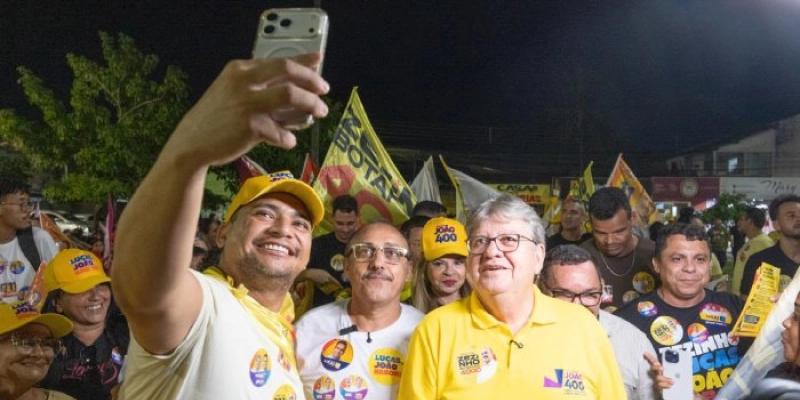 João caminha por bairro que ajudou a projetar em JP e reforça defesa da Paraíba no Senado