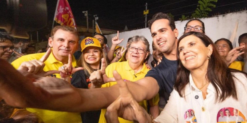 Ao lado de Lucas, João intensifica campanha ao Senado em JP com caminhada nos Bancários