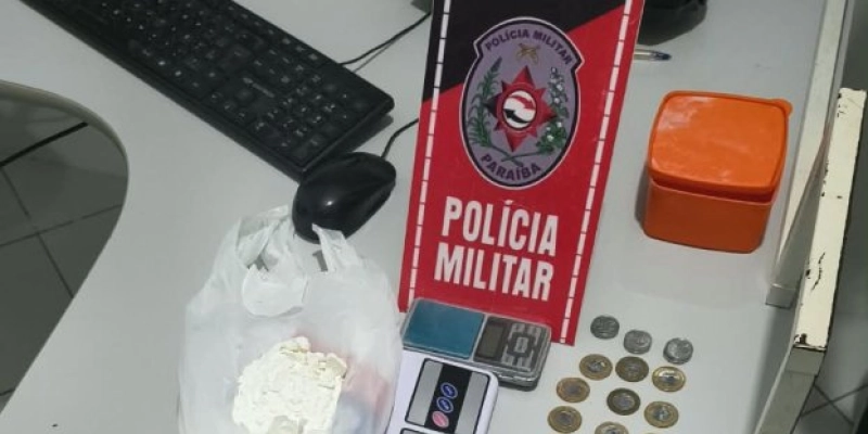 Mulher é flagrada embalando cocaína e acaba presa pela PM em São Bento