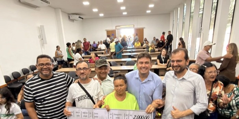 Sousa amplia ações sociais com entrega de óculos, aparelhos auditivos, enxovais e incentivo a empreendedores