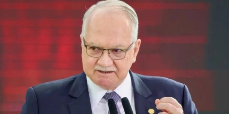 Fachin dá 24h para Mendonça liberar documentos e retirar sigilo total do caso Master