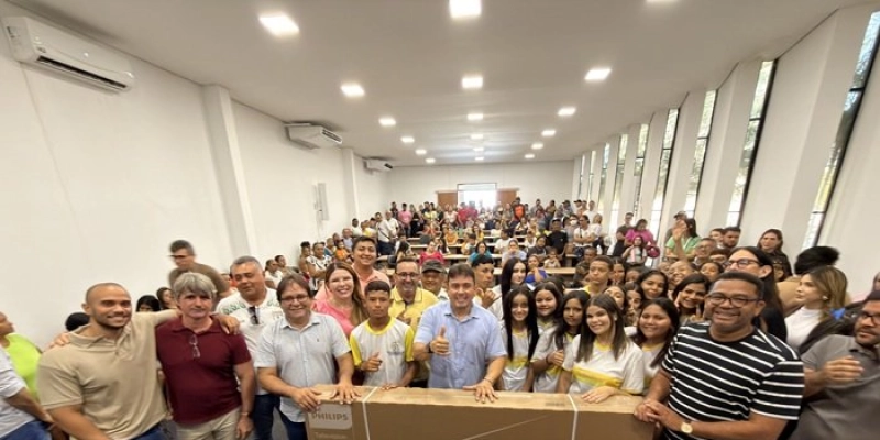 Prefeitura de Sousa entrega 300 Smart TVs para modernizar salas de aula da rede municipal