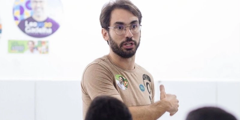 Lafa Gadelha propõe lei de transparência para fila de procedimentos no SUS da Paraíba