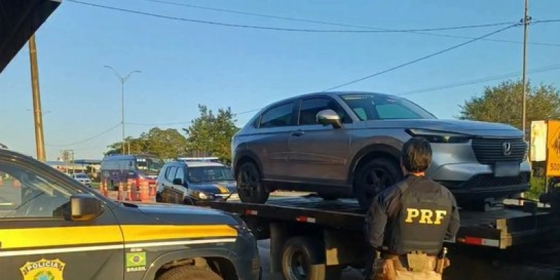 PRF apreende, na PB, automóvel adulterado que estava sendo transportado em caminhão guincho