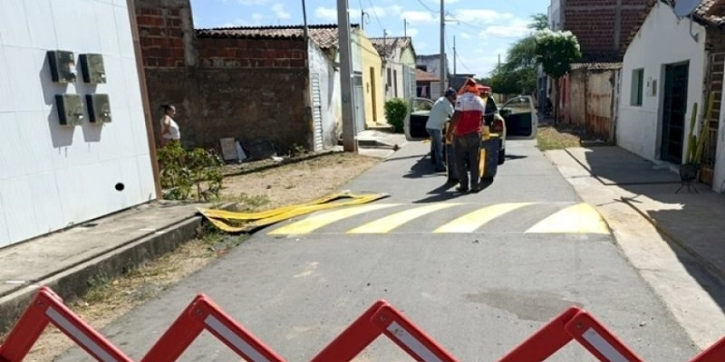 STTrans intensifica trabalho e já sinalizou 300 lombadas em bairros de Sousa