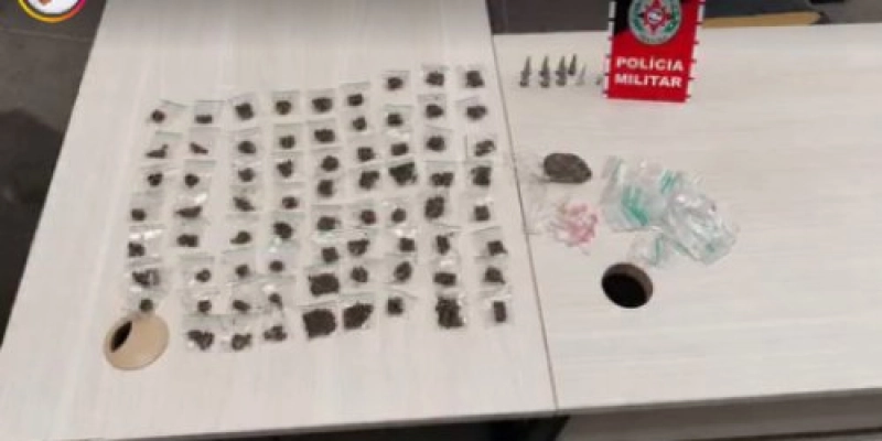Suspeito tenta se desfazer de bolsa com entorpecentes e acaba preso em flagrante em Cajazeiras