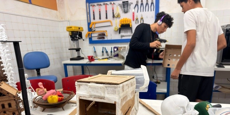 Alunos desenvolvem projetos nas Salas Maker para apresentação na Feira de Ciência e Tecnologia, que será realizada pela gestão Helder Carvalho