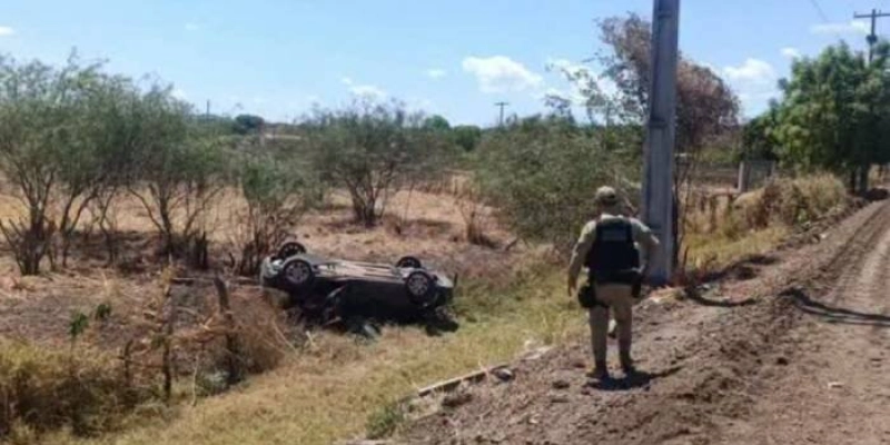 Mulheres e bebê de 10 meses escapam de capotamento em São João do Rio do Peixe