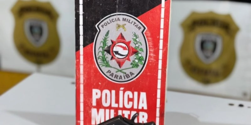 Após denúncia de tráfico de drogas, PM apreende revólver municiado em Bom Sucesso