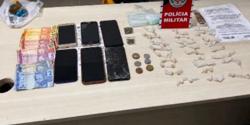 ROTAM prende homem por tráfico e apreende drogas no bairro São Francisco, em Cajazeiras