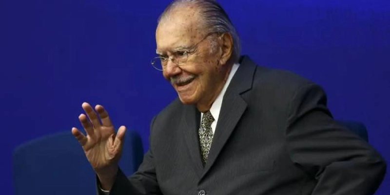 Ex-presidente José Sarney é internado no Sírio-Libanês para tratar pneumonia bacteriana