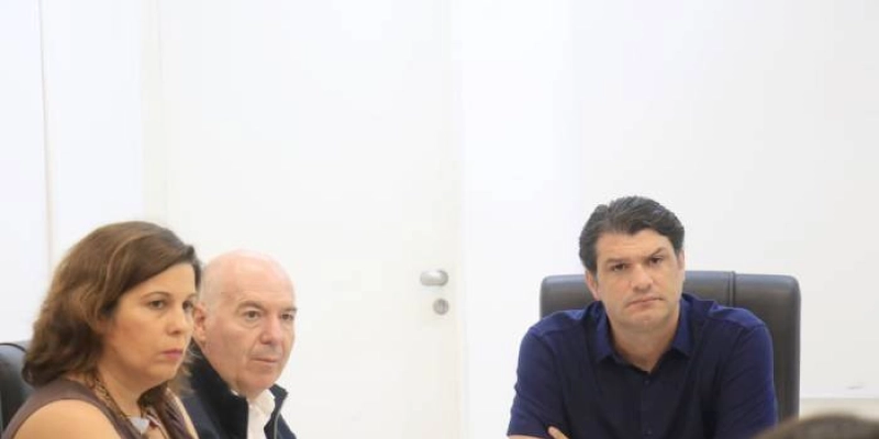 Leo Bezerra recebe visita de prefeito português e projeta parcerias nas áreas de arte e artesanato