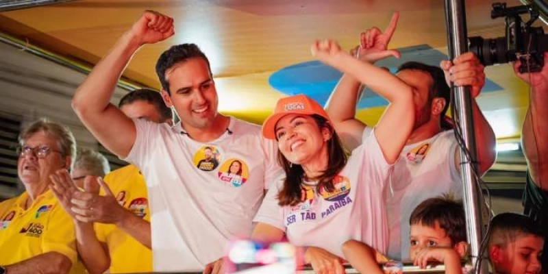 Ao lado de Lucas, João e Nabor, Pollyanna reúne multidão em Pombal e reforça compromisso de levar a voz do Sertão para Brasília