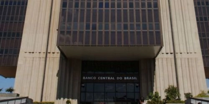 Mercado eleva projeção de inflação para 4,99% e reduz PIB