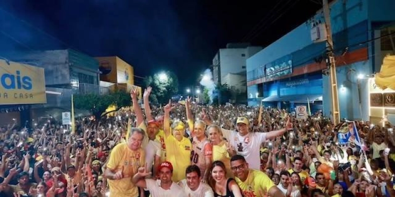 Multidão toma conta de Sousa no maior Fofa Chão da história, organizado pelo prefeito Helder Carvalho