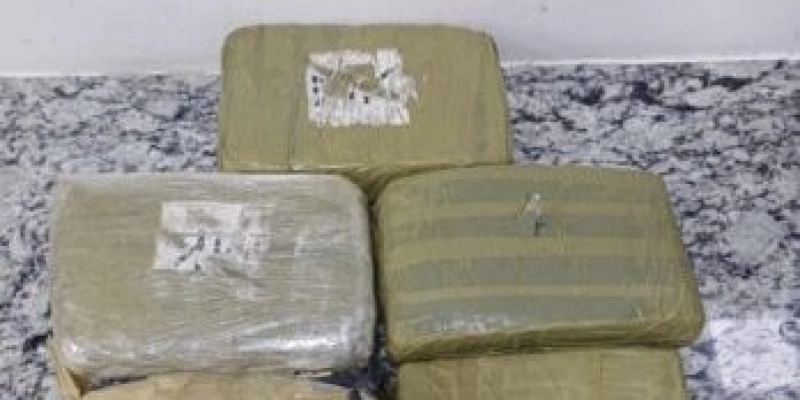 PRF apreende cerca de 5 kg de entorpecente e detém homem por tráfico de drogas na PB
