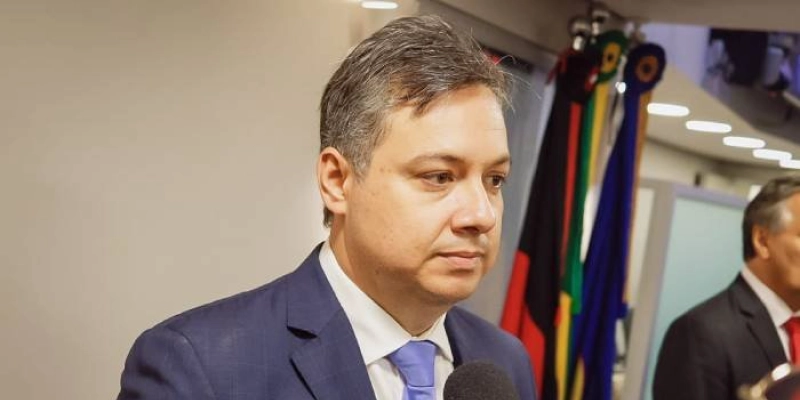 Júnior Araújo aciona PM após relatar perseguição por carro e temer pela própria vida durante visita em Cajazeiras