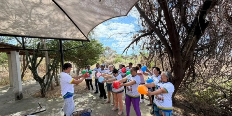 Em Sousa, CRAS I encerra Setembro Amarelo com passeio de idosos ao Vale dos Dinossauros