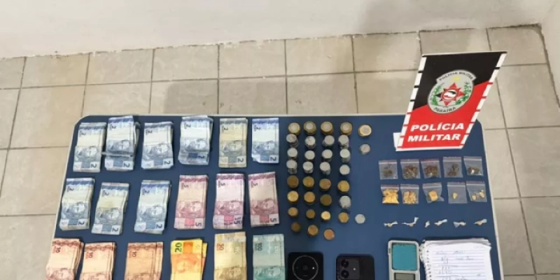 ROTAM apreende crack, maconha e dinheiro com mulher no bairro Liberdade, em Patos