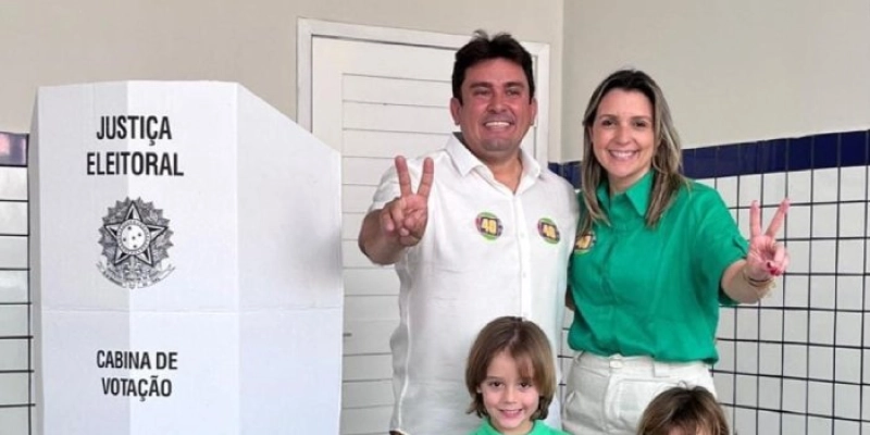 Prefeito de Sousa, Helder Carvalho vota às 10h e acompanha apuração no domingo