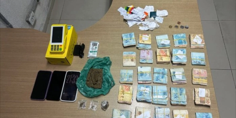 RONE intercepta suspeito e apreende R$ 48 mil oriundos do tráfico