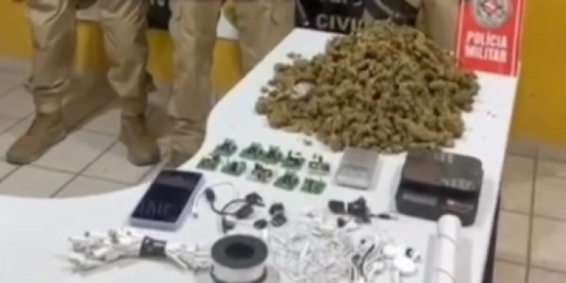 Mulher quase colide com viatura, foge da PM e é presa com maconha e kits para presídio em Catolé do Rocha