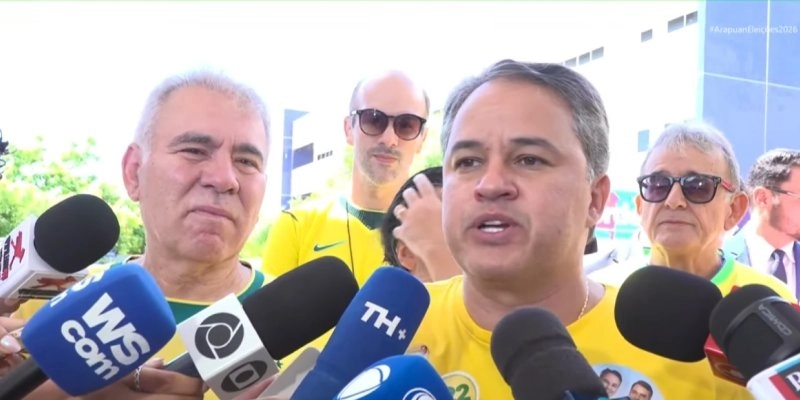Efraim foi às urnas no Altiplano acompanhado de Queiroga e da esposa