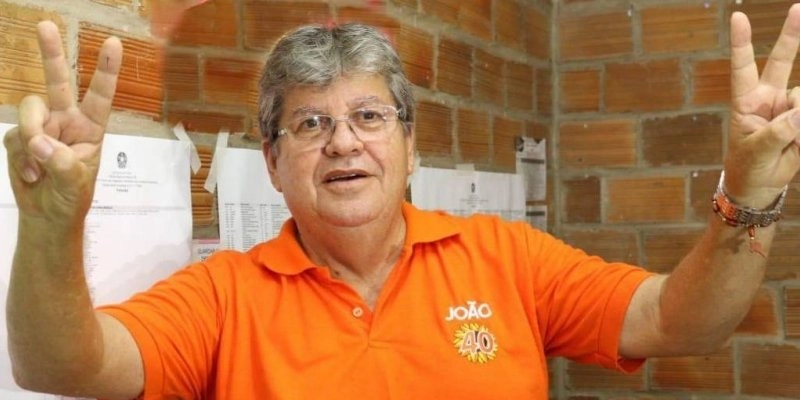 João Azevêdo chega ao Senado após eleger sucessor e garantir continuidade do grupo