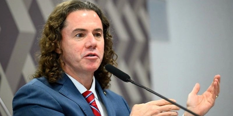 Veneziano é reeleito senador e entra para grupo restrito da história política da Paraíba