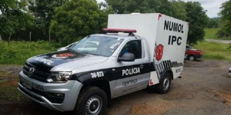 Corpo carbonizado e com pés amarrados é encontrado em estrada vicinal, na PB