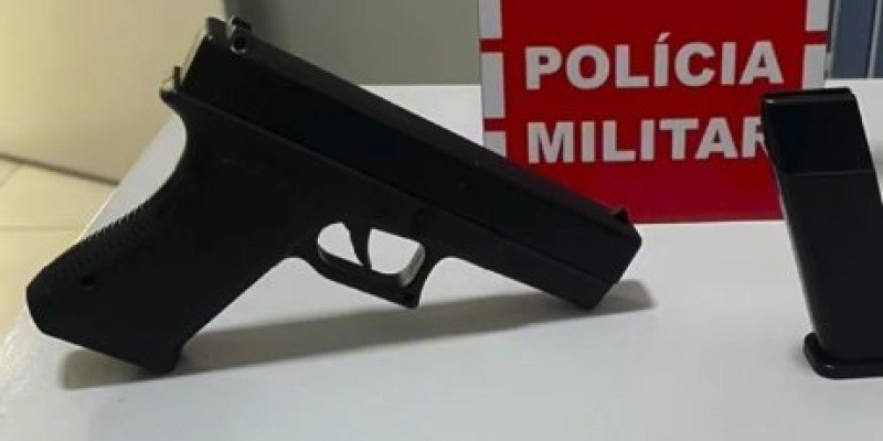 Passageiro é detido com simulacro e documentos suspeitos de identificação da Polícia Civil e OAB na Paraíba