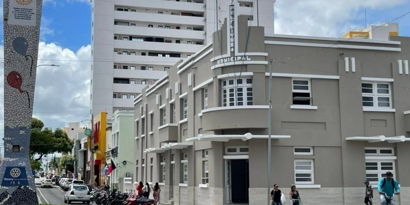 Alerta do TCE expõe problemas em contratos, transporte escolar e recursos públicos em Patos